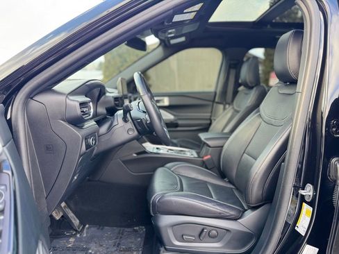 Used 2024 Ford Explorer ST w/ Technology Package image 14