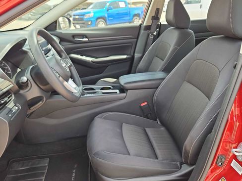 Used 2024 Nissan Altima 2.5 SV FWD image 15