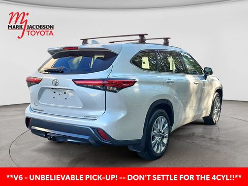 Used 2022 Toyota Highlander Limited FWD image 9