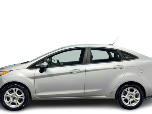 Used 2015 Ford Fiesta SE FWD image 1
