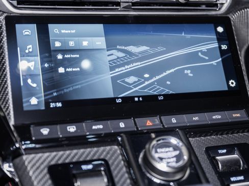 Used 2025 Aston Martin V8 Vantage Coupe image 24