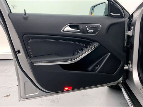 Used 2018 Mercedes-Benz GLA 250 image 19