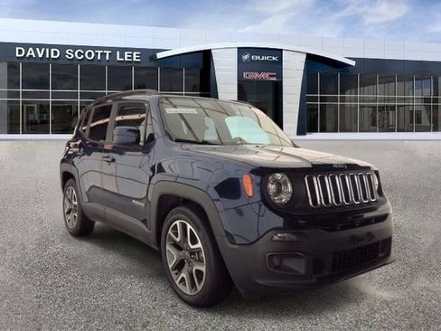Used 2018 Jeep Renegade Latitude w/ Safety & Security Group FWD image 2