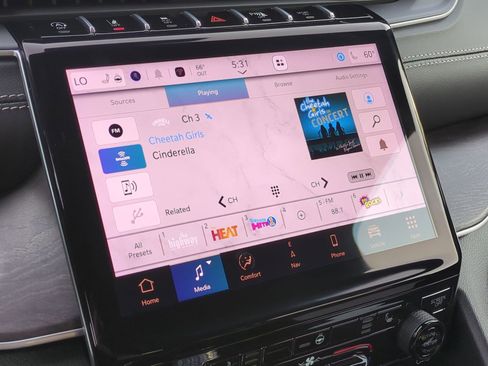 Used 2025 Jeep Grand Cherokee Limited w/ Black Appearance Package image 23