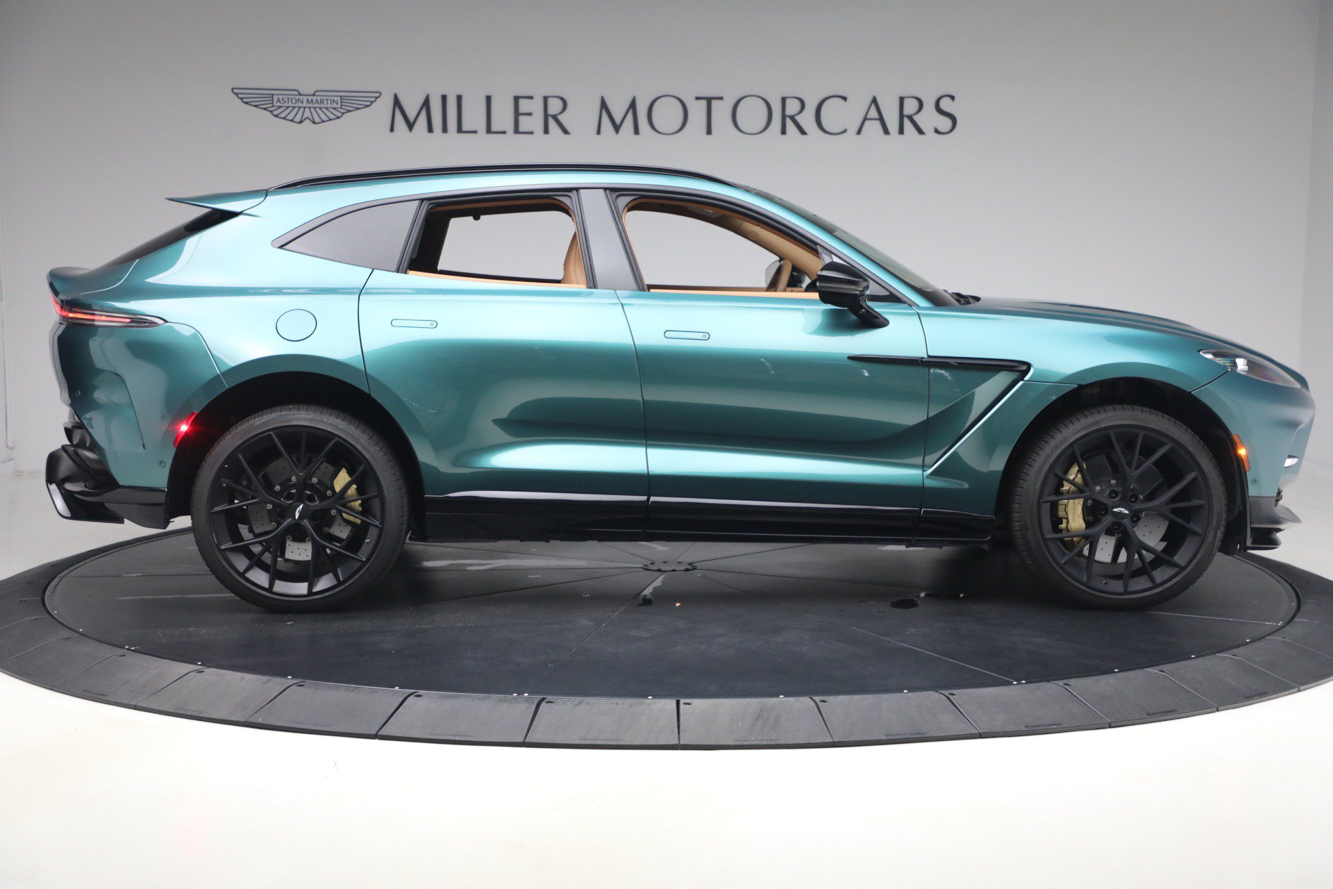 Used 2025 Aston Martin DBX 707 AWD/4WD image 9