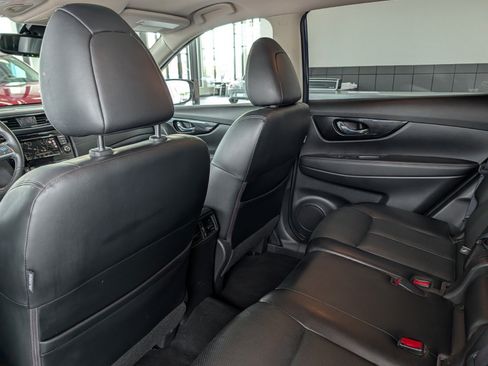Used 2018 Nissan Rogue SL w/ Premium Package AWD/4WD image 11