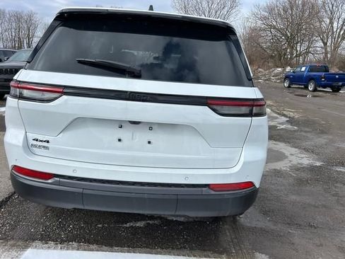 New 2026 Jeep Grand Cherokee Limited w/ Limited Altitude Package AWD/4WD image 4