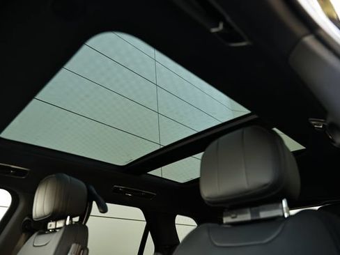 New 2026 Land Rover Range Rover Sport SE AWD/4WD image 24