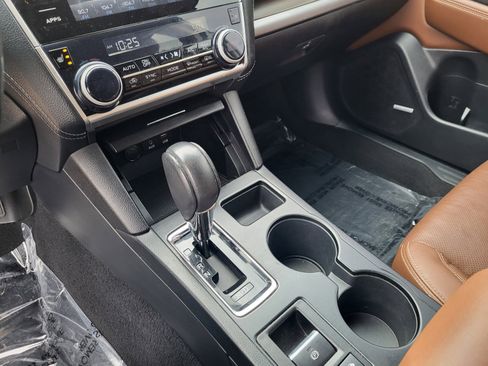Used 2018 Subaru Outback 2.5i Touring image 12