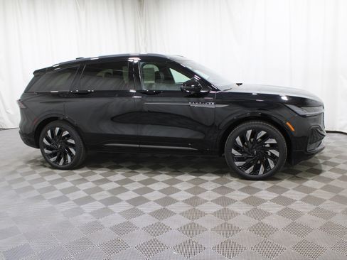 Used 2025 Lincoln Nautilus Reserve w/ Jet Appearance Package AWD/4WD image 23