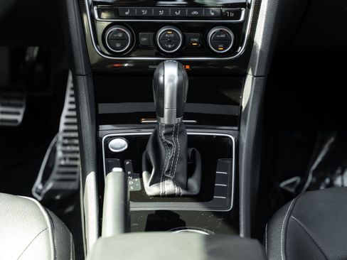 Used 2018 Volkswagen Passat GT FWD image 14