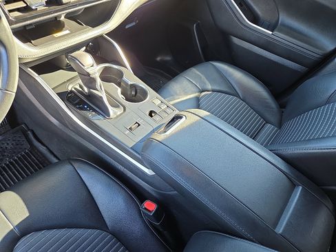 Used 2023 Toyota Highlander XSE image 25