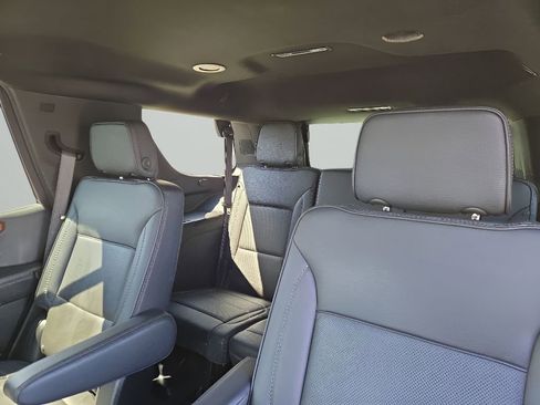 Used 2025 GMC Yukon Denali AWD/4WD image 13