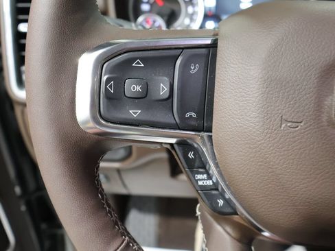 Used 2025 RAM 1500 Laramie AWD/4WD image 33