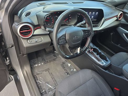 Used 2024 Chevrolet Trax RS FWD image 10