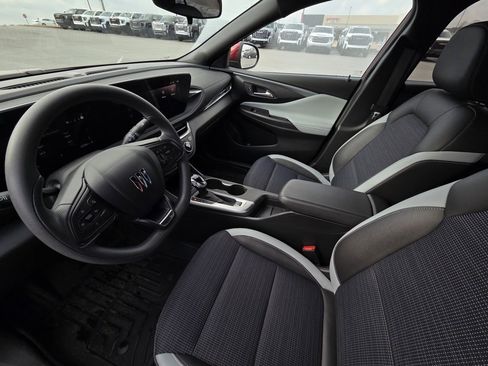 Used 2024 Buick Envista Preferred image 10