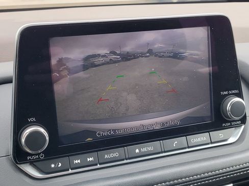 Used 2023 Nissan Rogue SV image 16