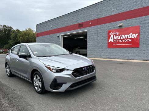 Used 2024 Subaru Impreza 2.0i image 1