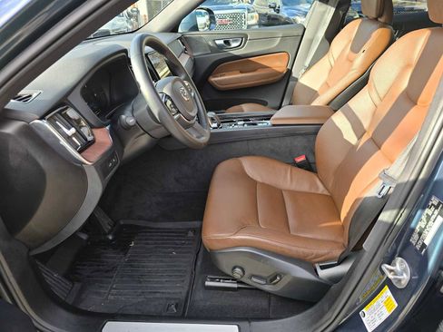 Used 2023 Volvo XC60 T8 Plus image 22