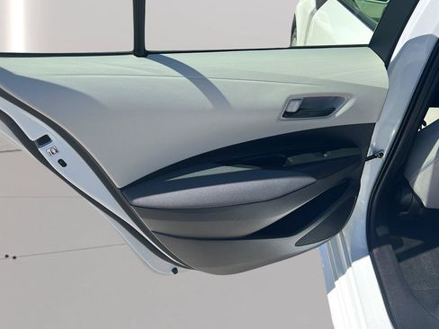 Used 2022 Toyota Corolla LE FWD image 18