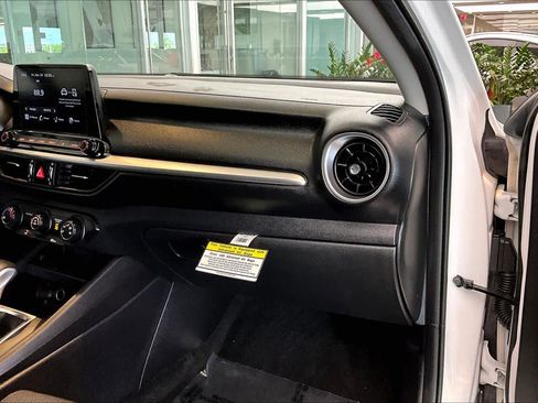Used 2022 Kia Forte LXS FWD image 17