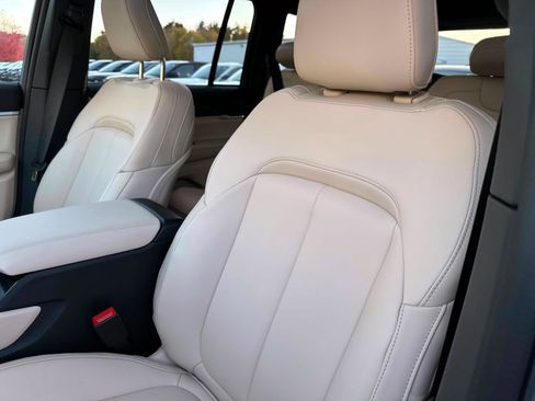 New 2025 Jeep Grand Cherokee Limited image 12