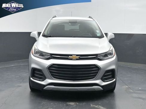 Used 2018 Chevrolet Trax LT w/ LT Convenience Package FWD image 2