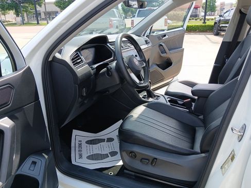 Used 2024 Volkswagen Tiguan SE FWD image 27