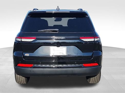 New 2025 Jeep Grand Cherokee Altitude image 17