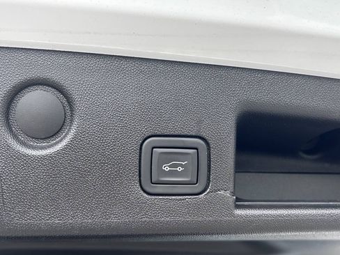 Used 2023 Chevrolet Equinox LT AWD/4WD image 11
