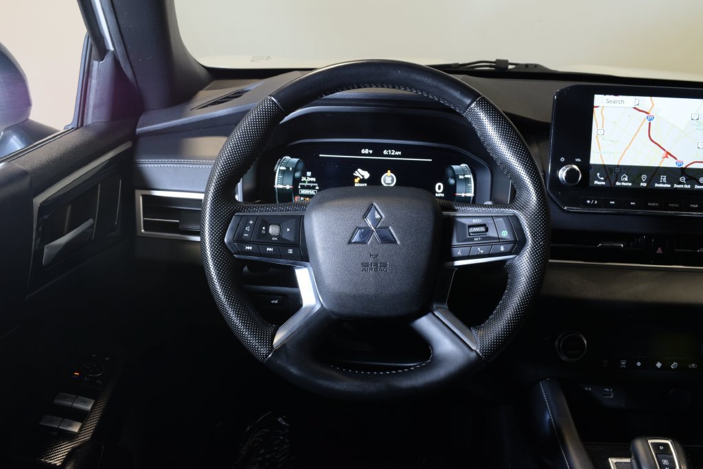 Used 2023 Mitsubishi Outlander SE AWD/4WD image 16