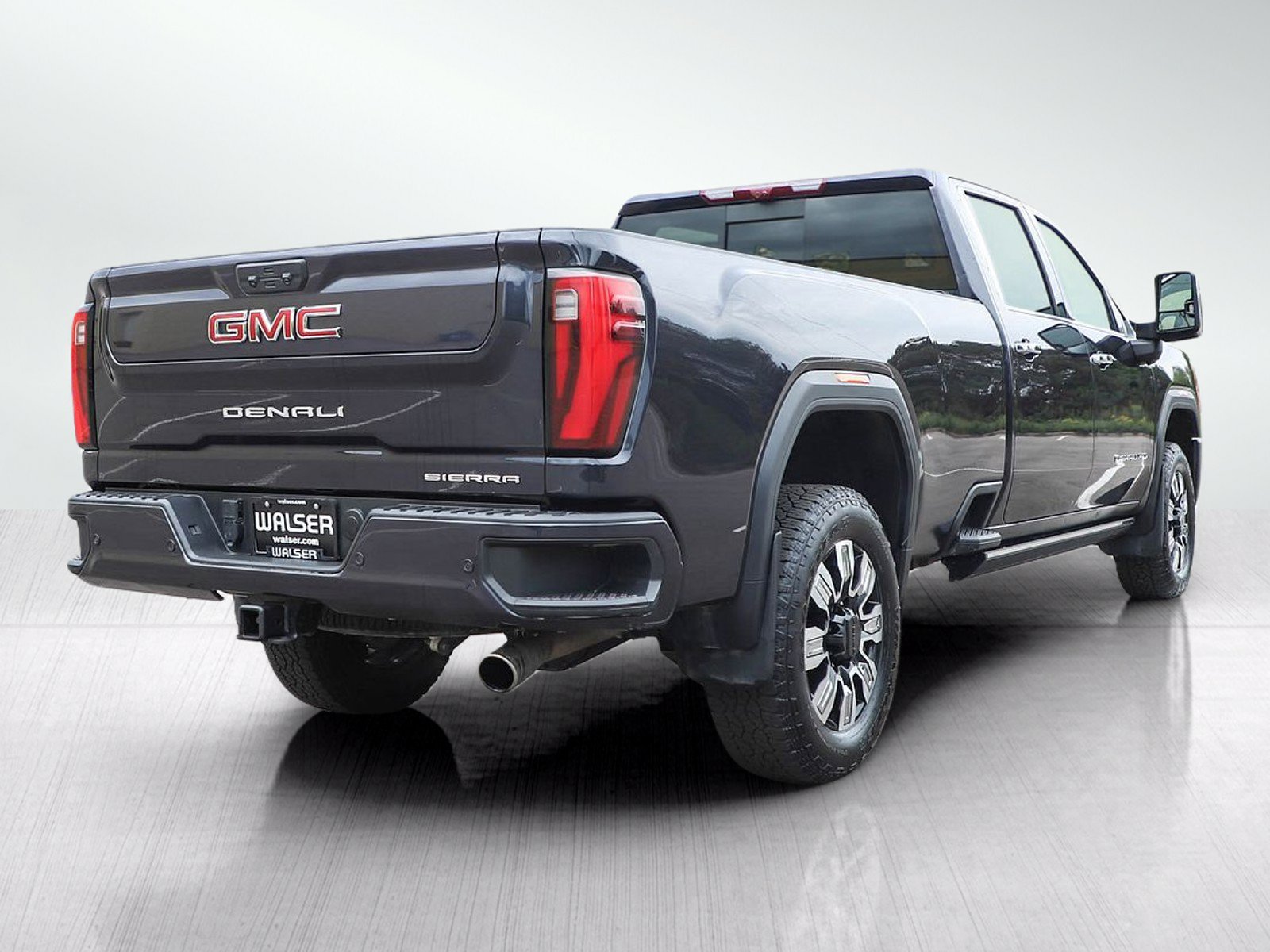 Used 2024 GMC Sierra 3500 Denali w/ Technology Package AWD/4WD image 5