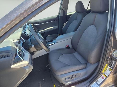 Used 2018 Toyota Camry LE image 10