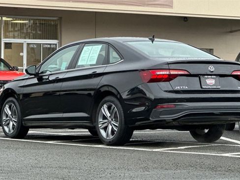 Used 2024 Volkswagen Jetta SE image 9