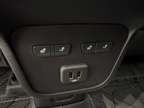 Used 2024 Chevrolet Equinox Premier AWD/4WD image 15
