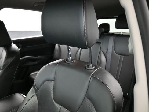 Used 2025 Kia Sorento S FWD image 16