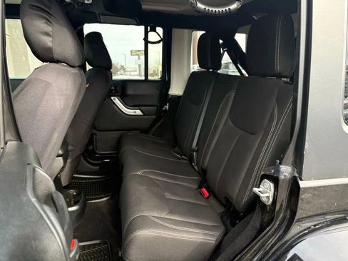 Used 2017 Jeep Wrangler Unlimited Sahara w/ Dual Top Group AWD/4WD image 18