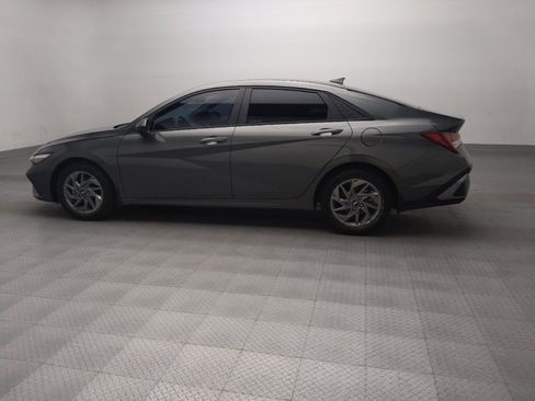 Used 2024 Hyundai Elantra SEL image 3