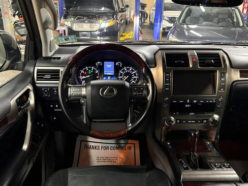 Used 2018 Lexus GX 460 Premium w/ Premium Package AWD/4WD image 16