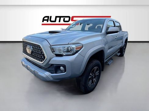 Used 2018 Toyota Tacoma TRD Sport w/ Technology Package image 3