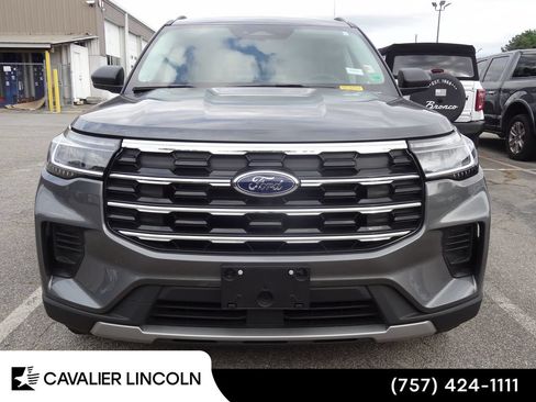 Used 2026 Ford Explorer Active AWD/4WD image 2
