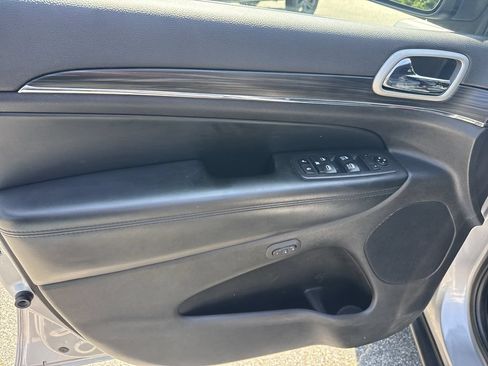Used 2021 Jeep Grand Cherokee Limited RWD image 10