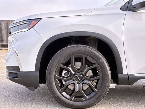 Certified 2025 Honda Pilot Touring image 13