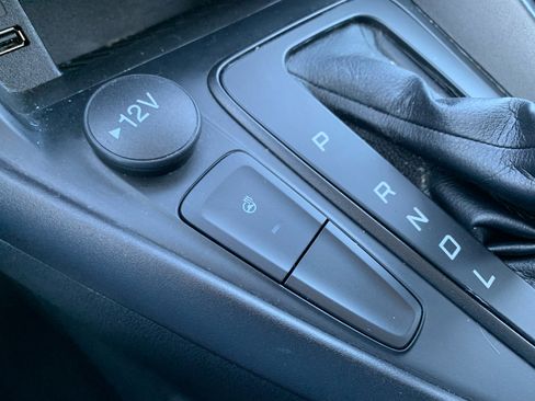 Used 2018 Ford Focus SE w/ Cold Weather Package image 17