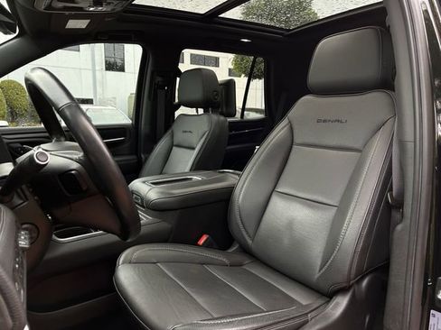 Used 2021 GMC Yukon Denali w/ Denali Premium Package AWD/4WD image 29