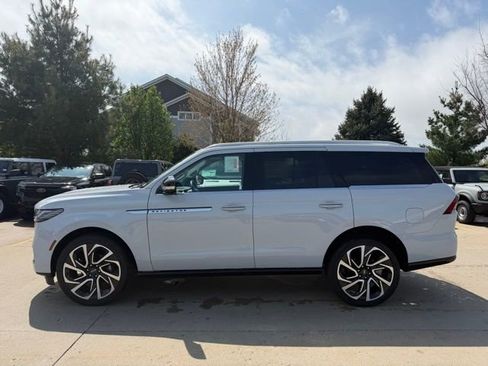 New 2026 Lincoln Navigator Reserve AWD/4WD image 8