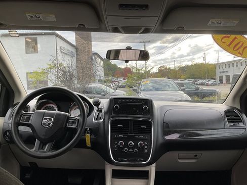 Used 2015 Dodge Grand Caravan SXT image 17