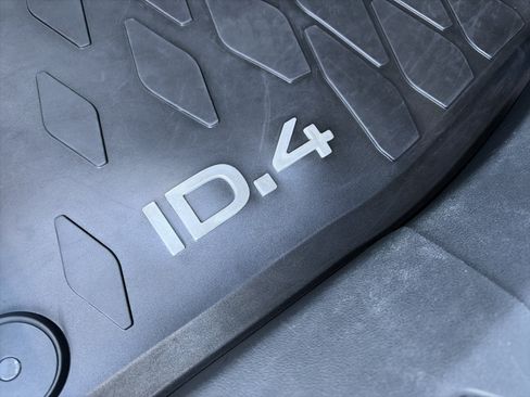 Certified 2023 Volkswagen ID.4 Pro AWD/4WD image 30