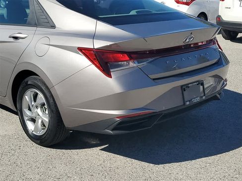 Used 2023 Hyundai Elantra SE image 7