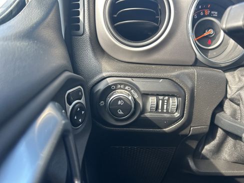 Used 2020 Jeep Gladiator Sport w/ Quick Order Package 24S image 32